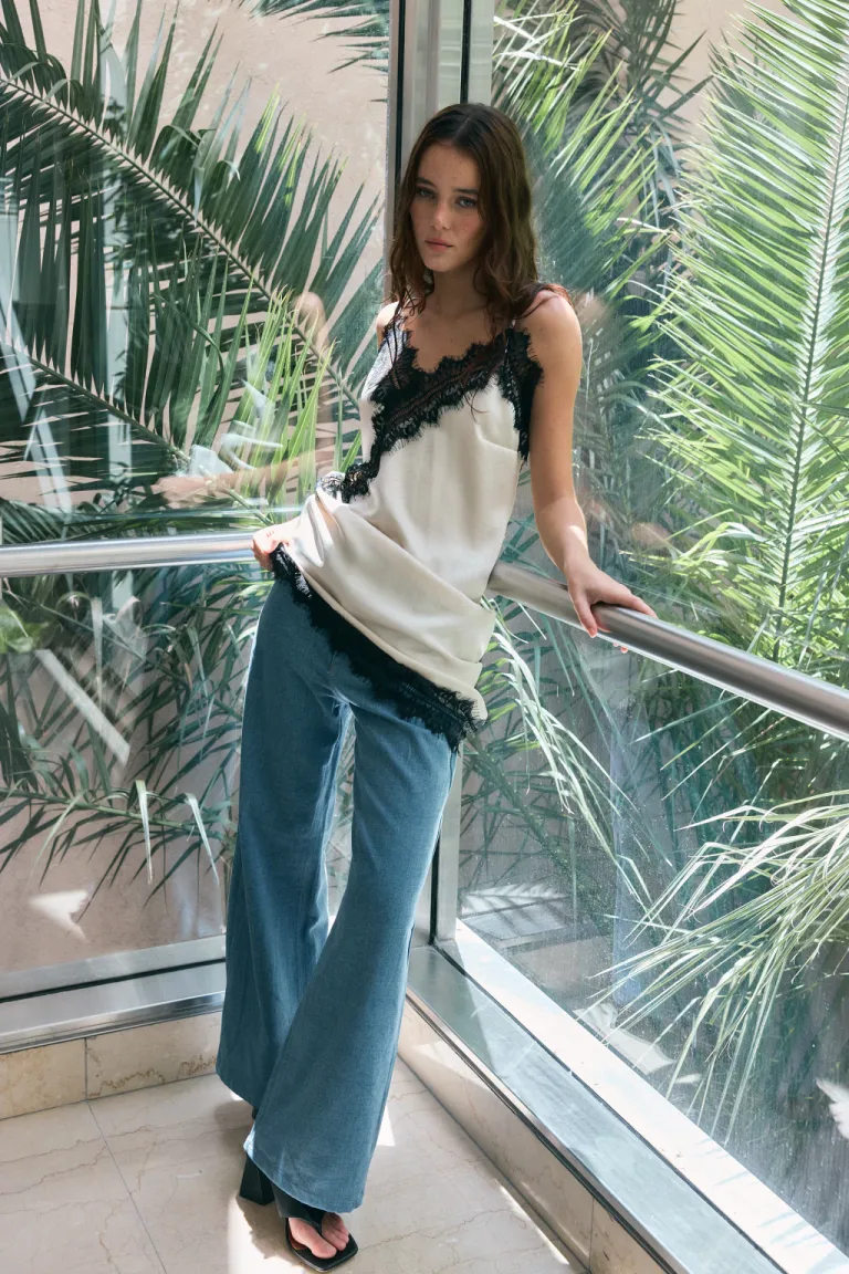 Pantalones de pierna ancha en azul claro para una imagen elegante y casual de Audaz en Pantalones para argentina