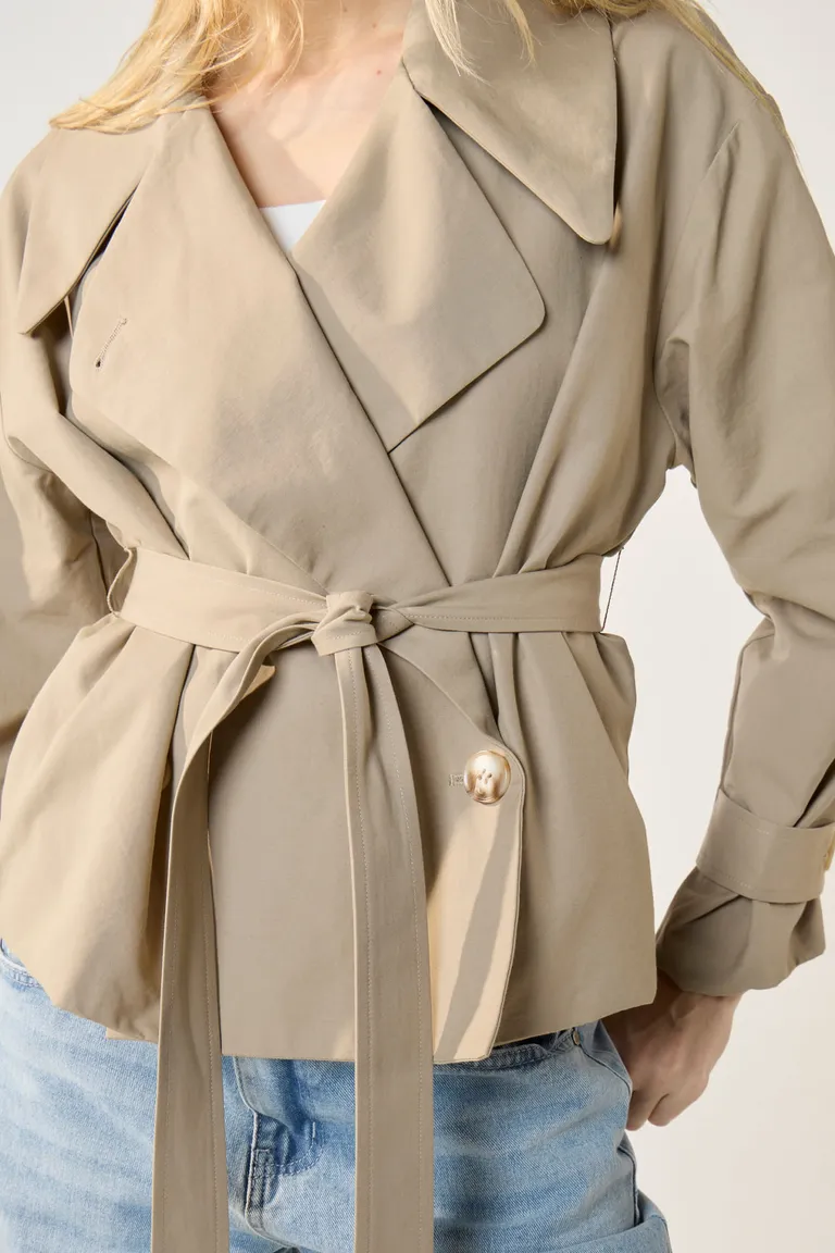 Chaqueta trench de corte moderno con mangas largas y cinturón de Cuesta Blanca en Chaquetas para argentina