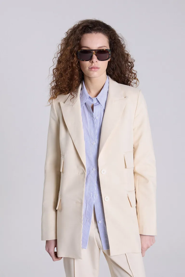 Saco sastre entallado en crepe de corte slim para mujer de Maria Cher en Blazers para argentina