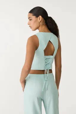 Chaleco con lino y abertura de Stradivarius en Chalecos para argentina