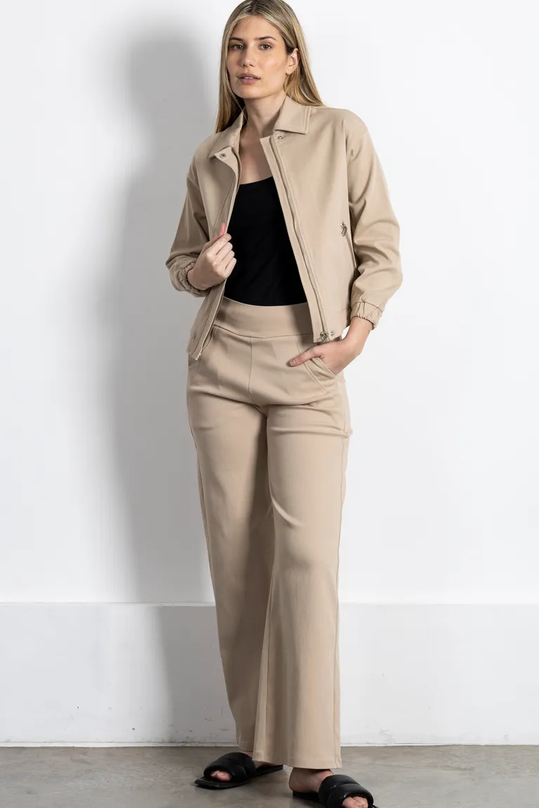 Chaqueta de corte clásico y versátil en tono beige para mujeres de Kill en Chaquetas para argentina
