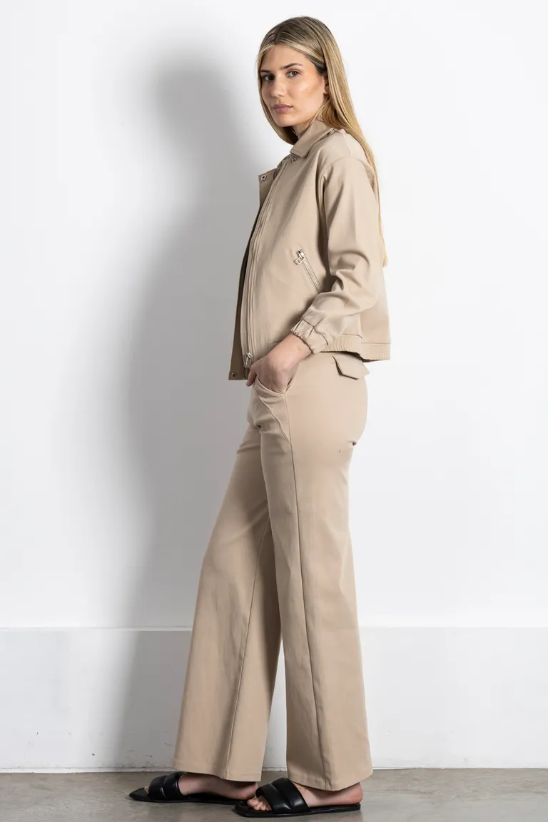 Chaqueta de corte clásico y versátil en tono beige para mujeres de Kill en Chaquetas para argentina