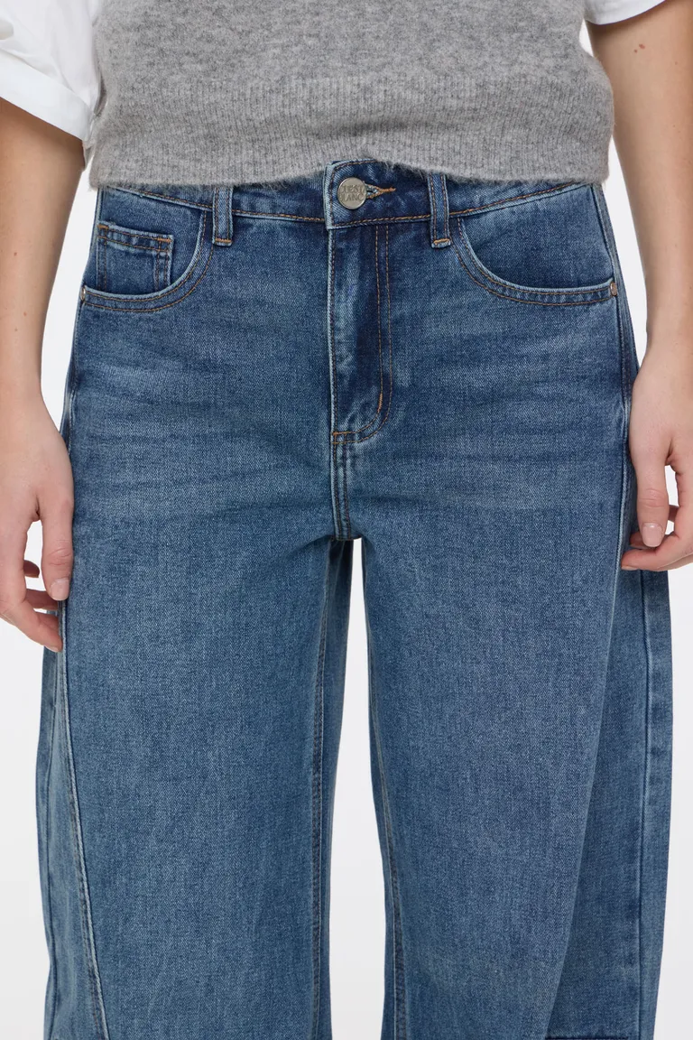 Pantalón de denim corte wide leg con costuras laterales y estructura de pierna amplia de Cuesta Blanca en Pantalones para argentina