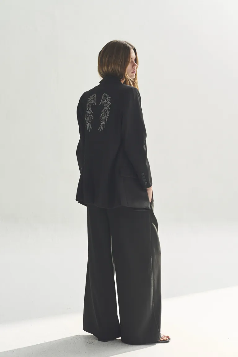 Blazer negro de diseño moderno y versátil para un look elegante de Akiabara en Blazers para argentina