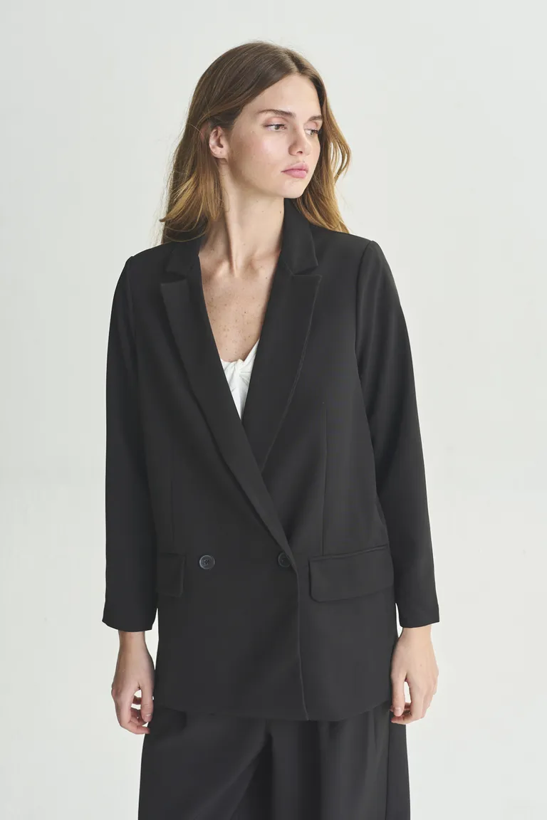 Blazer negro de diseño moderno y versátil para un look elegante de Akiabara en Blazers para argentina