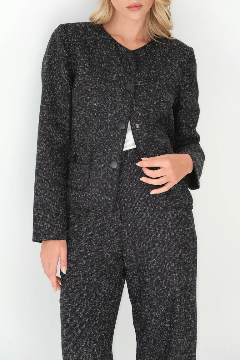 Chaqueta clásica de cuello redondo con cierre frontal de botones y bolsillos delanteros de Naíma en Chaquetas para argentina