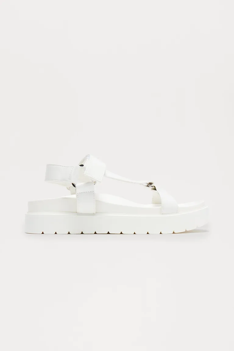 Sandalias nikita con plataforma de Fashion Nova en Sandalias para argentina