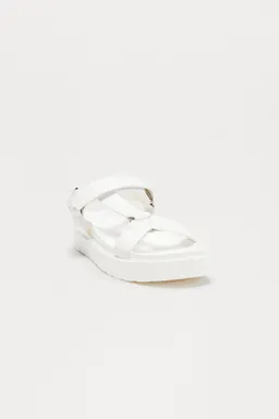 Sandalias nikita con plataforma de Fashion Nova en Sandalias para argentina