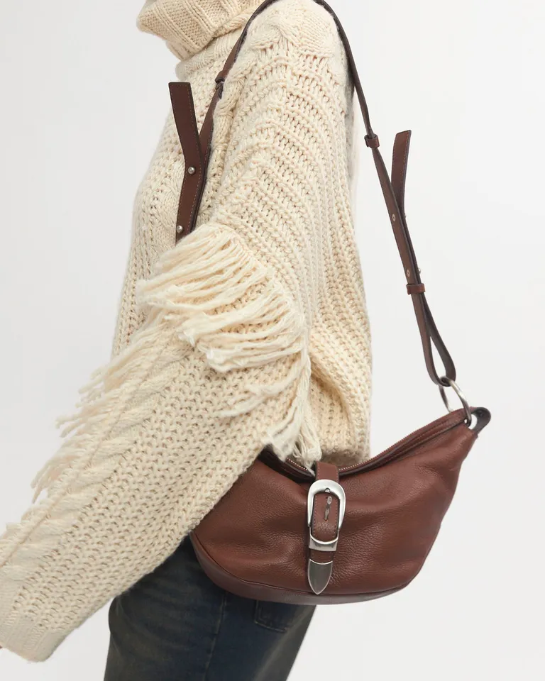 Bolso de cuero marrón con hebilla metálica central de Prüne en Bolsos y Carteras para argentina