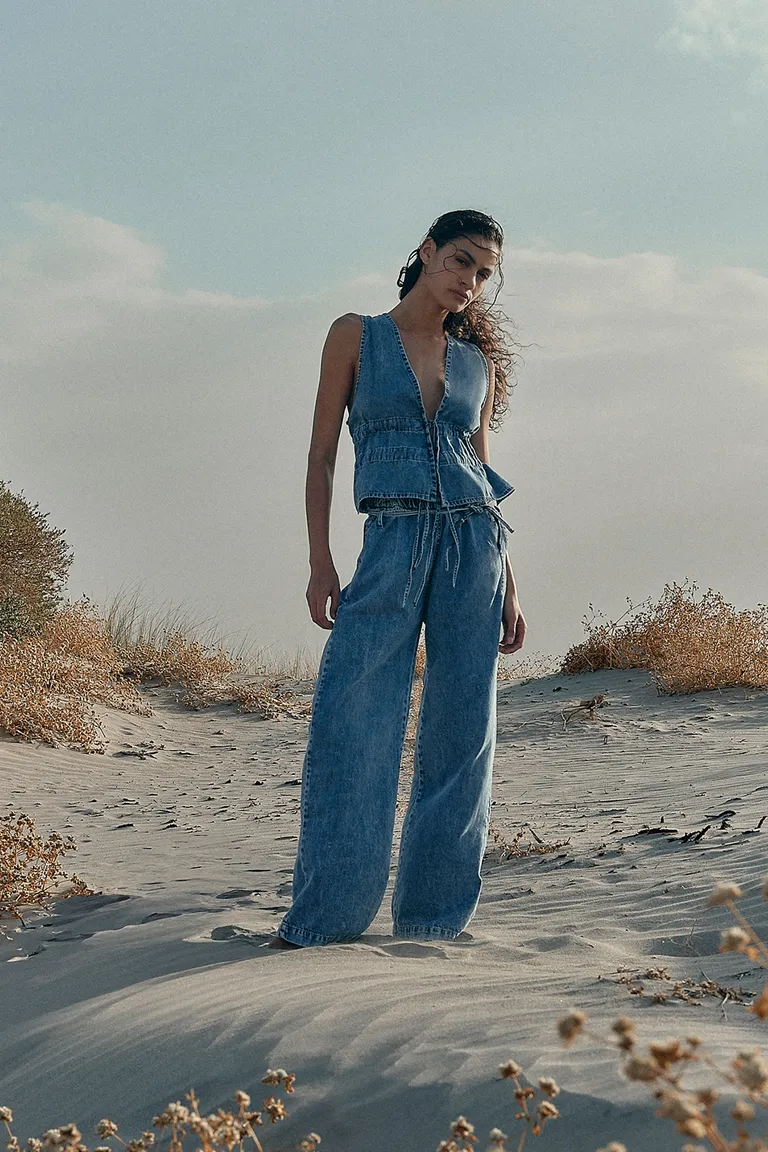 Pantalón ancho de corte relajado en denim azul con cintura ajustable de Sweet en Pantalones para argentina