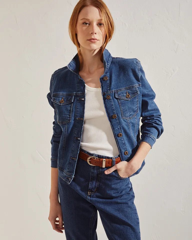Campera de corte recto y lavado azul medio para looks casuales y urbanos de Wanama en Chaquetas para argentina