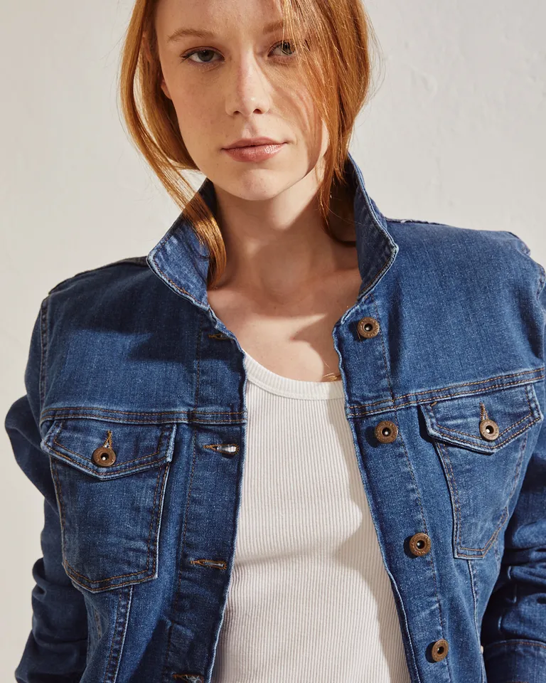 Campera de corte recto y lavado azul medio para looks casuales y urbanos de Wanama en Chaquetas para argentina