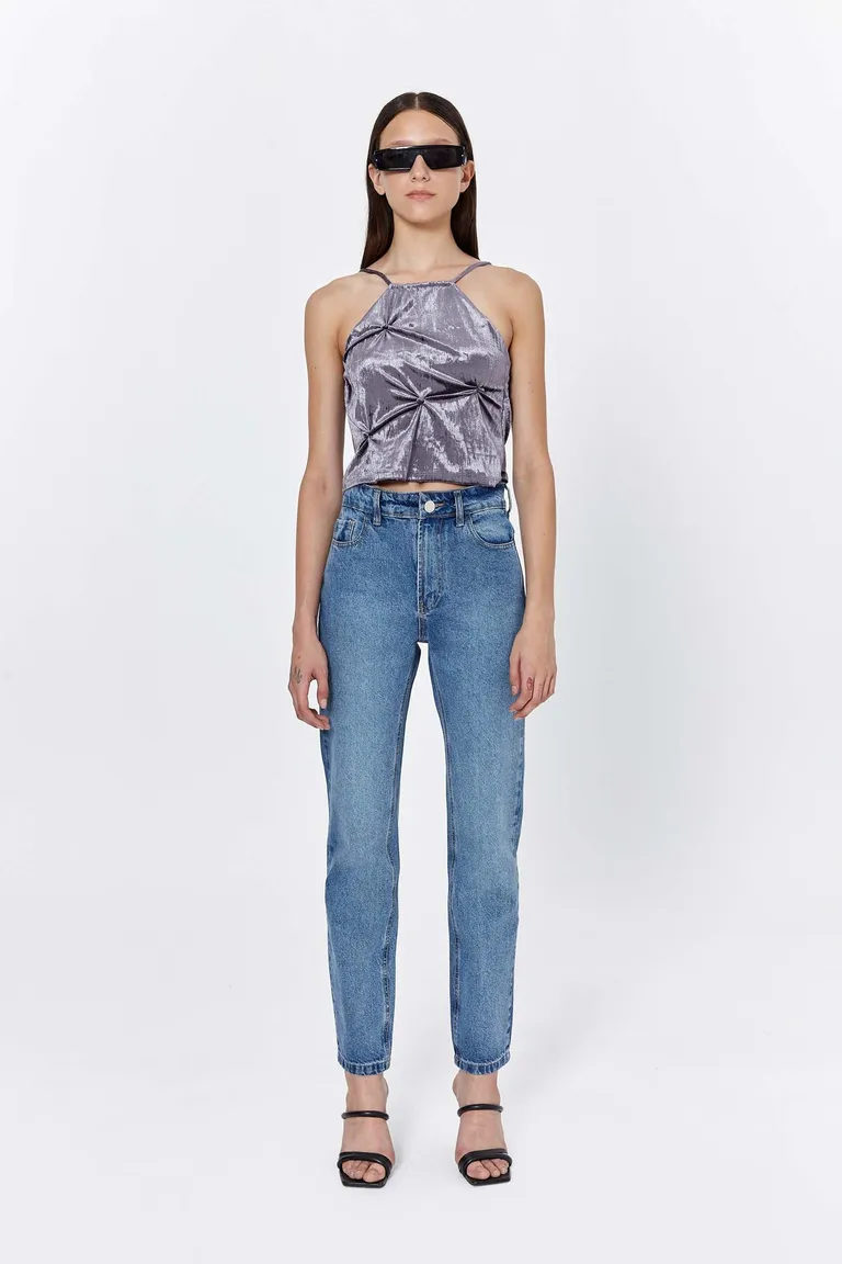 Elegante Top Gris con Detalles Drapeados y Escote Halter Regulable de Naíma en Tops para argentina