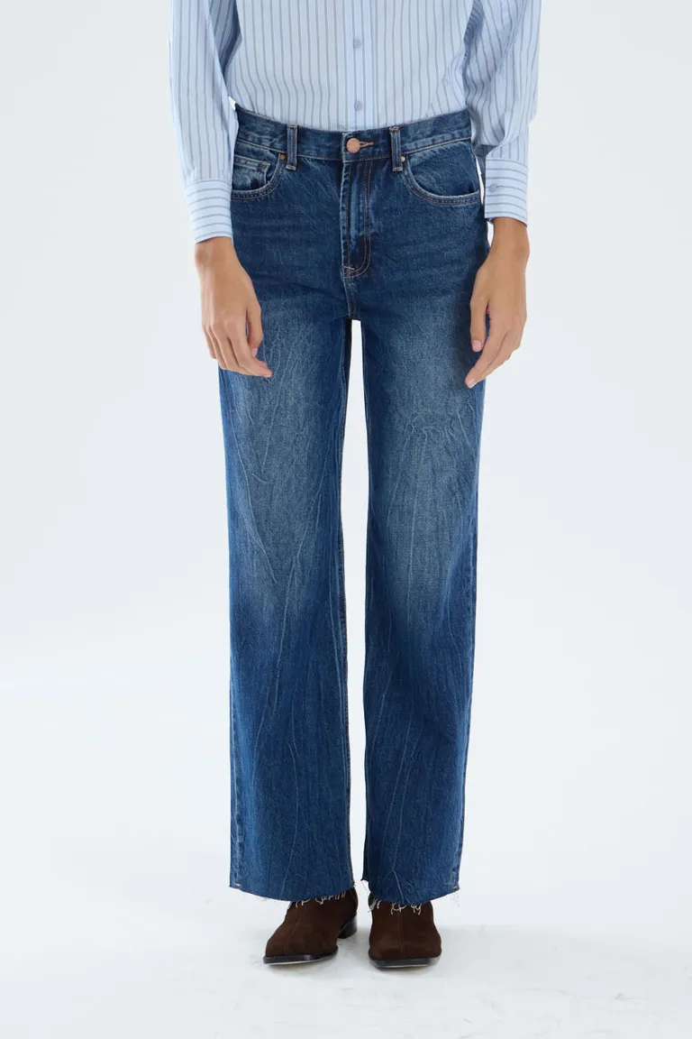 Pantalon de corte recto con diseño tradicional de cinco bolsillos y tiro medio de Portsaid en Pantalones para argentina