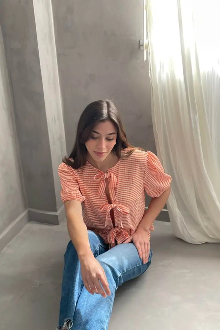 Blusa con Volados de Hesed en Blusas para argentina