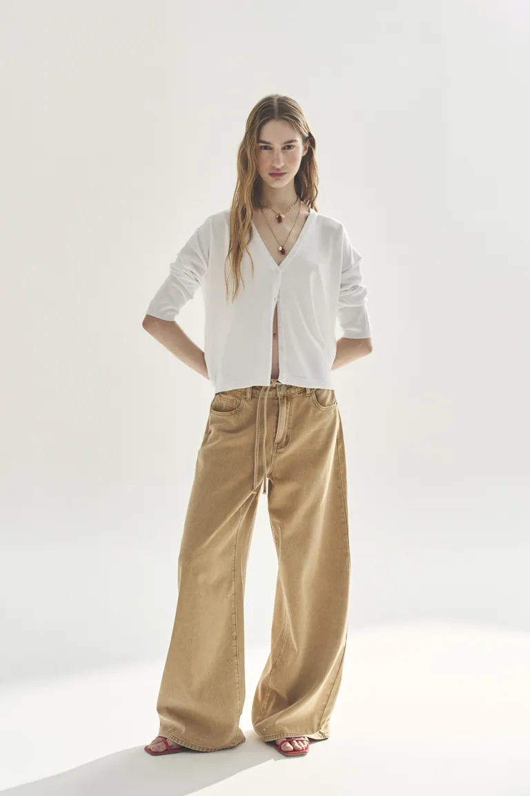 Cardigan blanco de manga larga para mujer, prenda cómoda y elegante para cualquier ocasión de Akiabara en Buzos y Sweaters para argentina