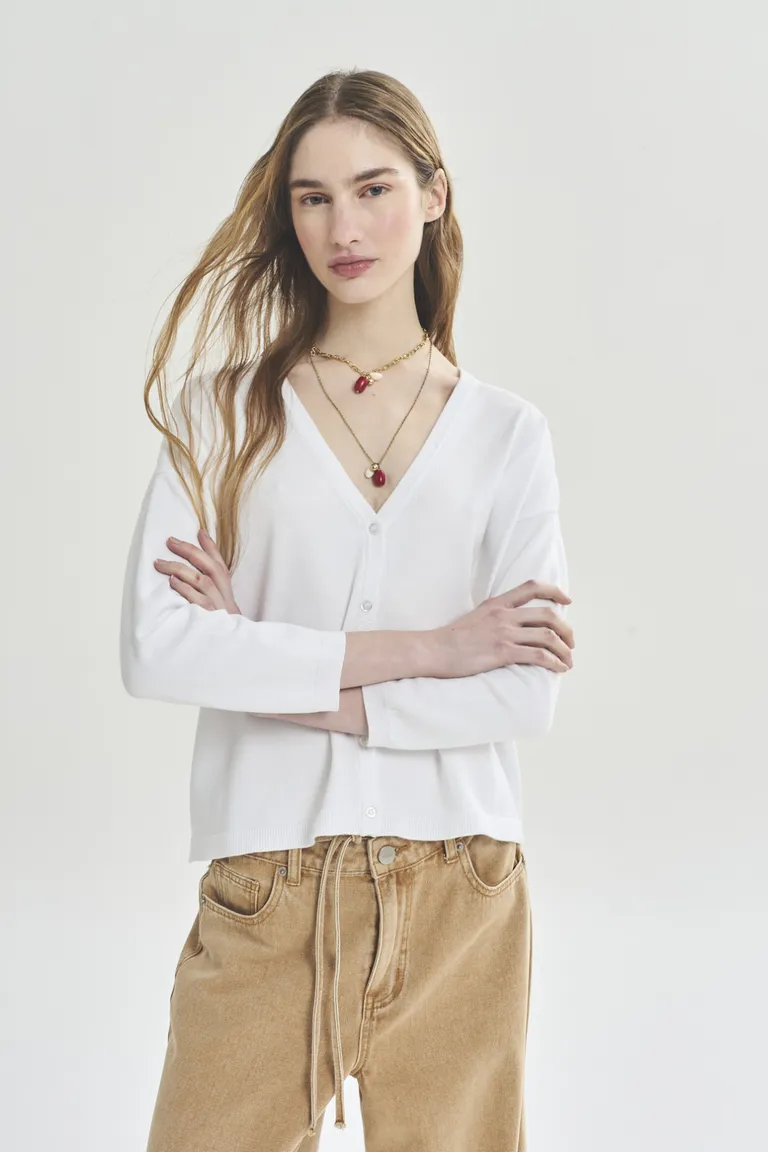 Cardigan blanco de manga larga para mujer, prenda cómoda y elegante para cualquier ocasión de Akiabara en Buzos y Sweaters para argentina
