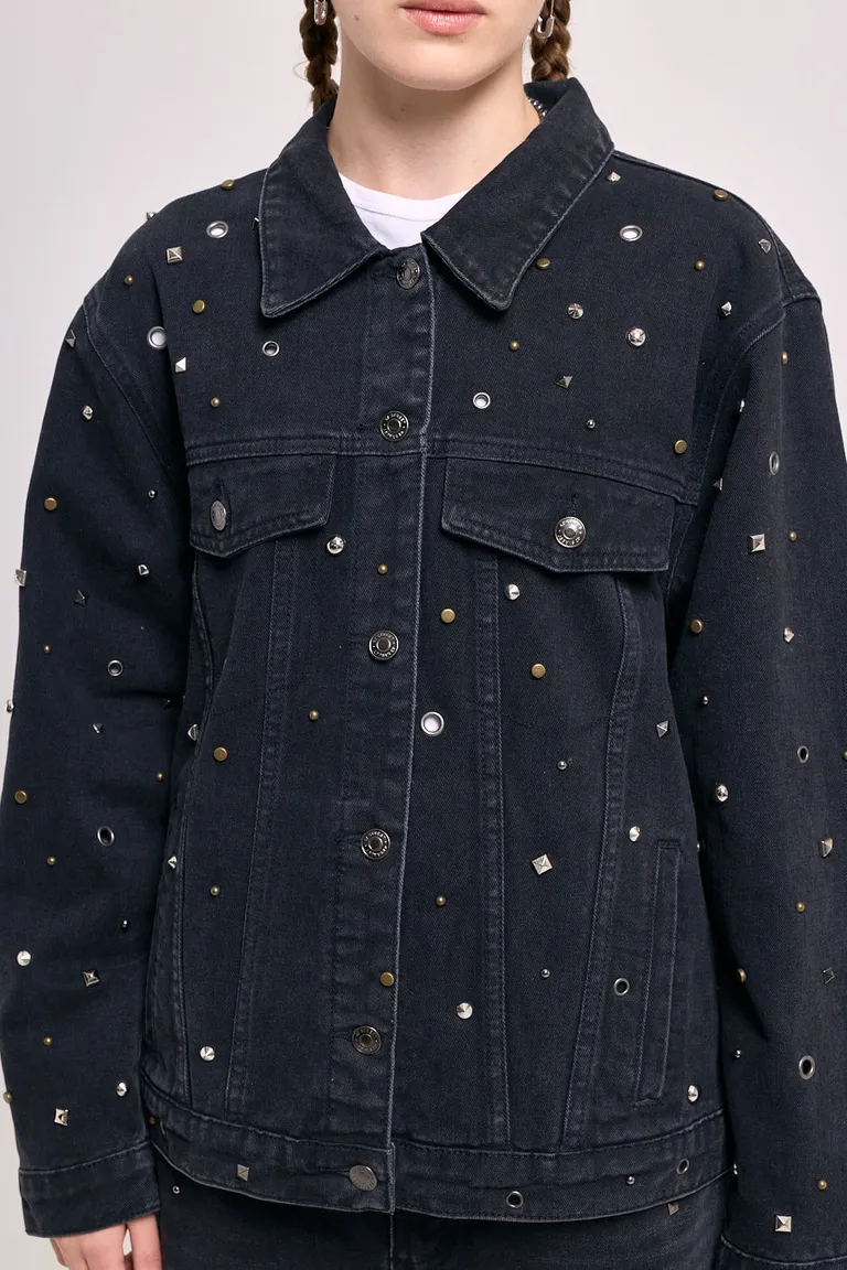 Campera de corte holgado con apliques metálicos y tachas de 47 Street en Chaquetas para argentina