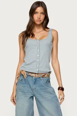 Musculosa botones pointelle gwenne de Edikted en Blusas para argentina