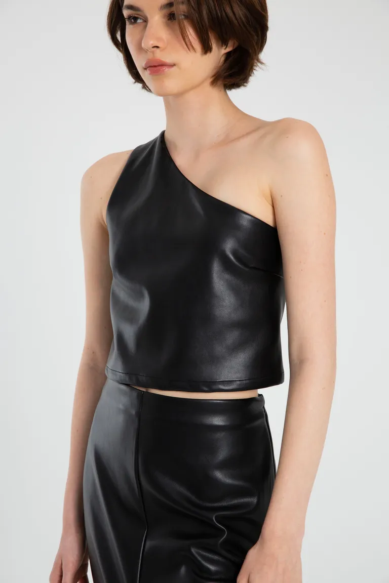 Top de un solo hombro en material sintético de apariencia de cuero de Naíma en Tops para argentina