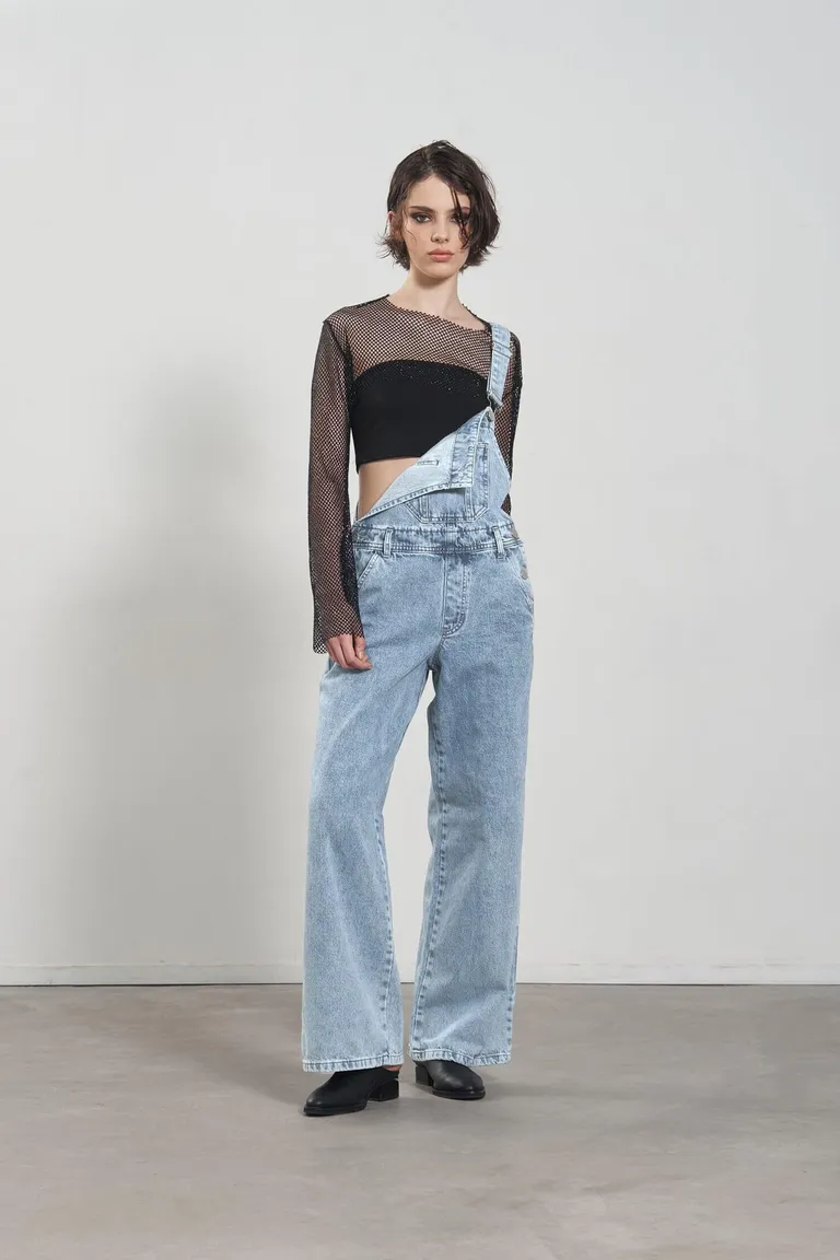 Jean denim jardinero adam de Magda en Pantalones para argentina