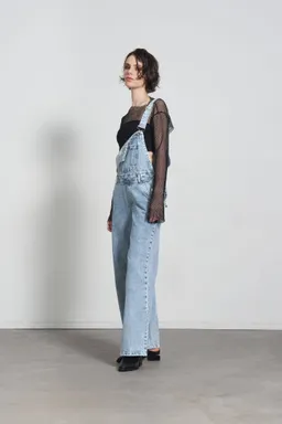 Jean denim jardinero adam de Magda en Pantalones para argentina