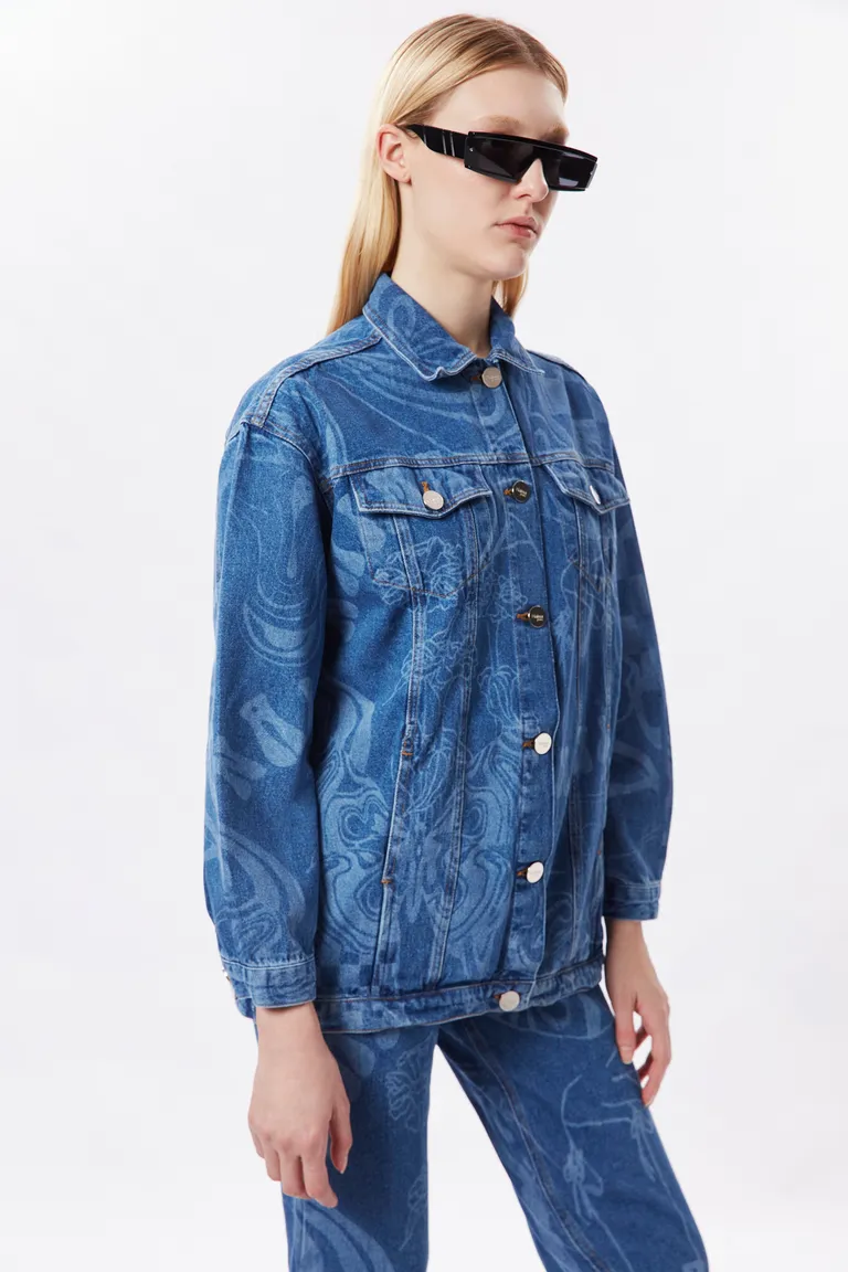 Chaqueta de denim oversize con detalles metálicos personalizados de Naíma en Chaquetas para argentina