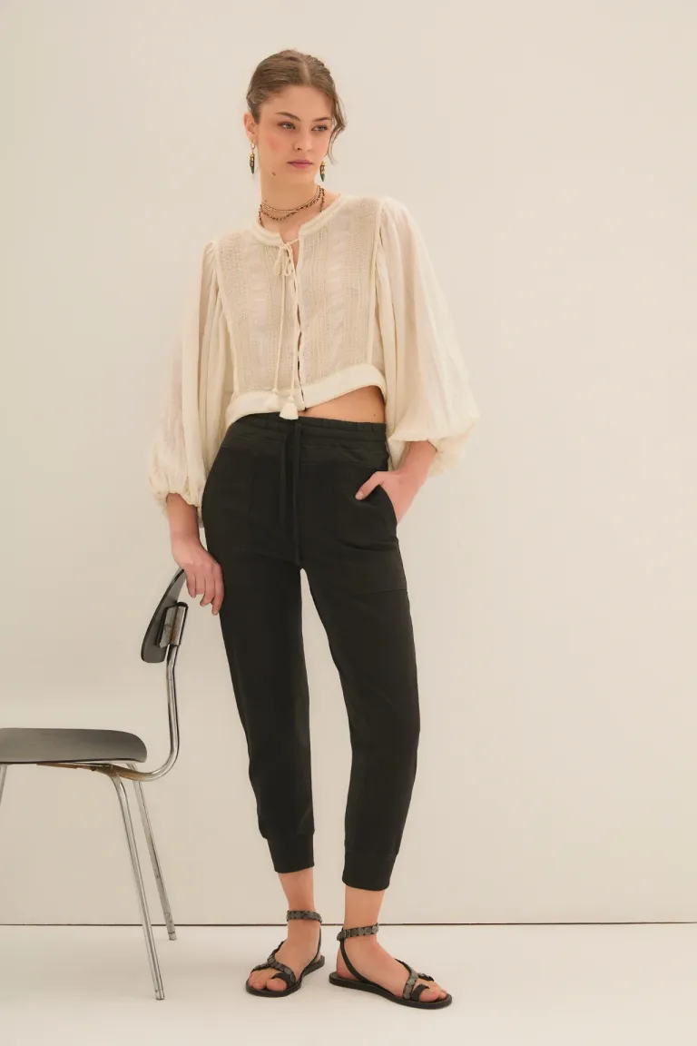 Pantalón de corte recto, con ajuste en puños y cintura regulable - Básico versátil para el día a día de Rapsodia en Pantalones para argentina