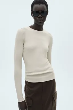 Remera punto canalé de Mango en Buzos y Sweaters para argentina