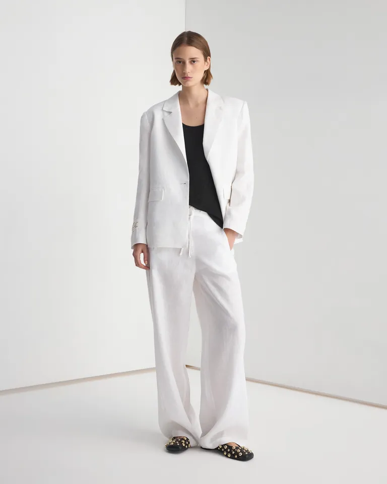 Blazer blanco de lino con detalles en foil - Elegancia y frescura en una prenda versátil de Prüne en Blazers para argentina