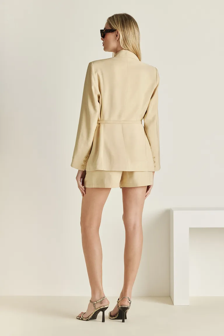 Blazer sastre con lazo ajustable en la cintura y botones personalizados de Tucci en Blazers para argentina