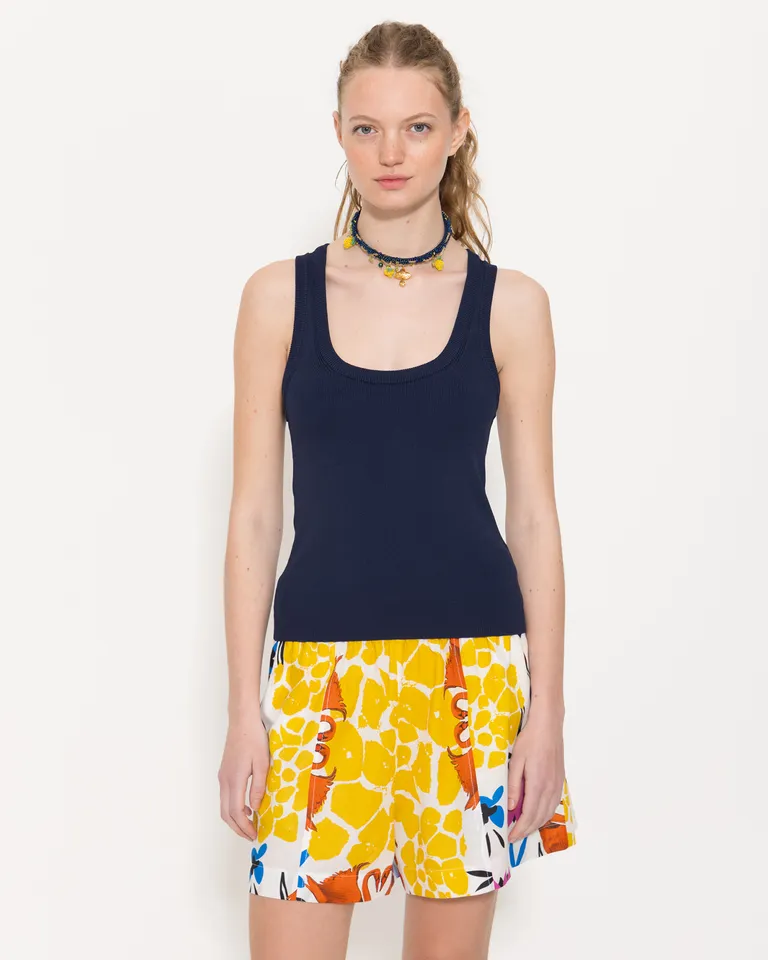 Top ajustado de estilo musculosa en azul marino para mujer de Jazmin Chebar en Tops para argentina