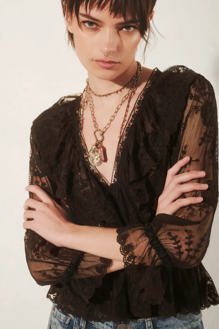 Sofisticada camisa de tul bordado con volados y encajes para mujer de Rapsodia en Camisas para argentina