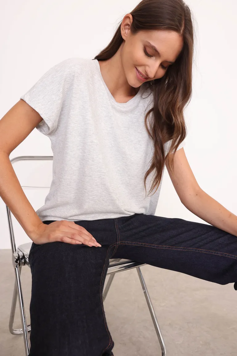 Remera holgada de manga corta con detalle de espalda abierta de Yagmour en Remeras para argentina