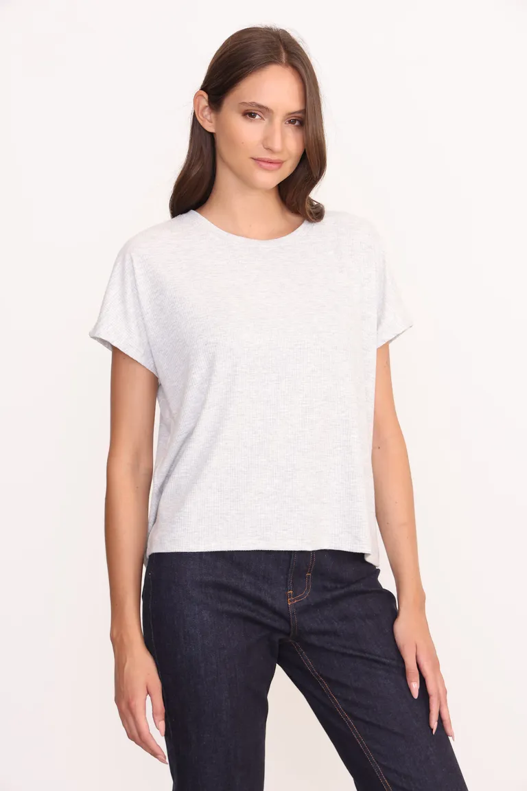 Remera holgada de manga corta con detalle de espalda abierta de Yagmour en Remeras para argentina