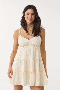 Vestido corto tirantes volantes de Stradivarius en Vestidos para argentina