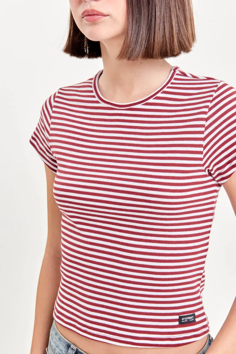 Remera de cuello redondo y manga corta con diseño a rayas para mujer de 47 Street en Remeras para argentina