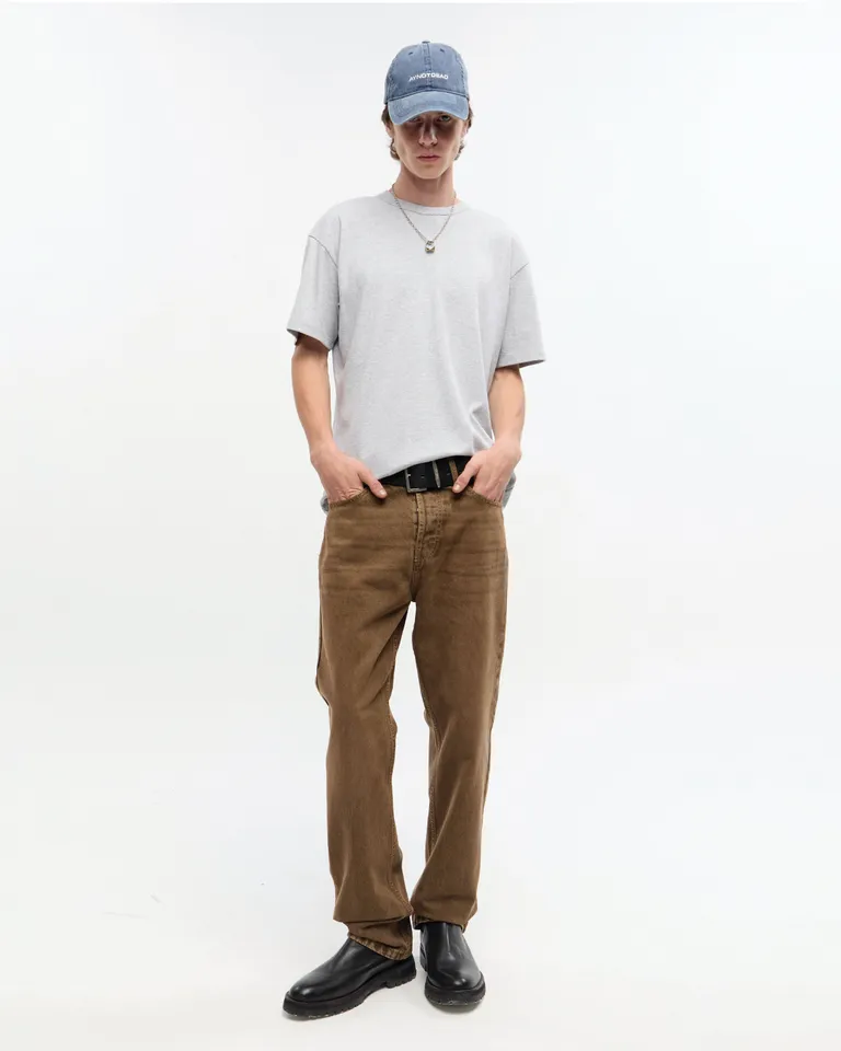 Pantalones sueltos de tono marrón con estilo casual y urbano de Ay Not Dead en Pantalones para argentina