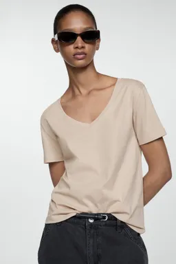 Remera algodón cuello pico de Mango en Remeras para argentina