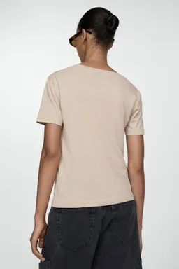 Remera algodón cuello pico de Mango en Remeras para argentina