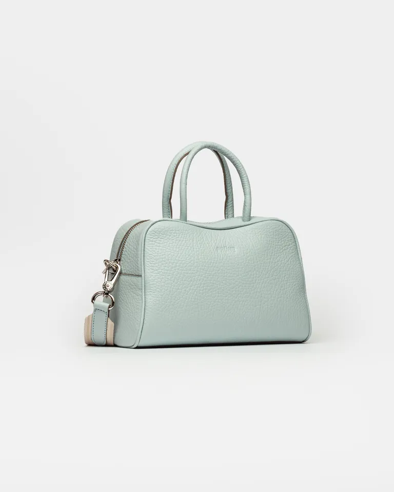 Cartera de mano the club en cuero graneado en tono verde con detalles en contraste de Prüne en Bolsos y Carteras para argentina