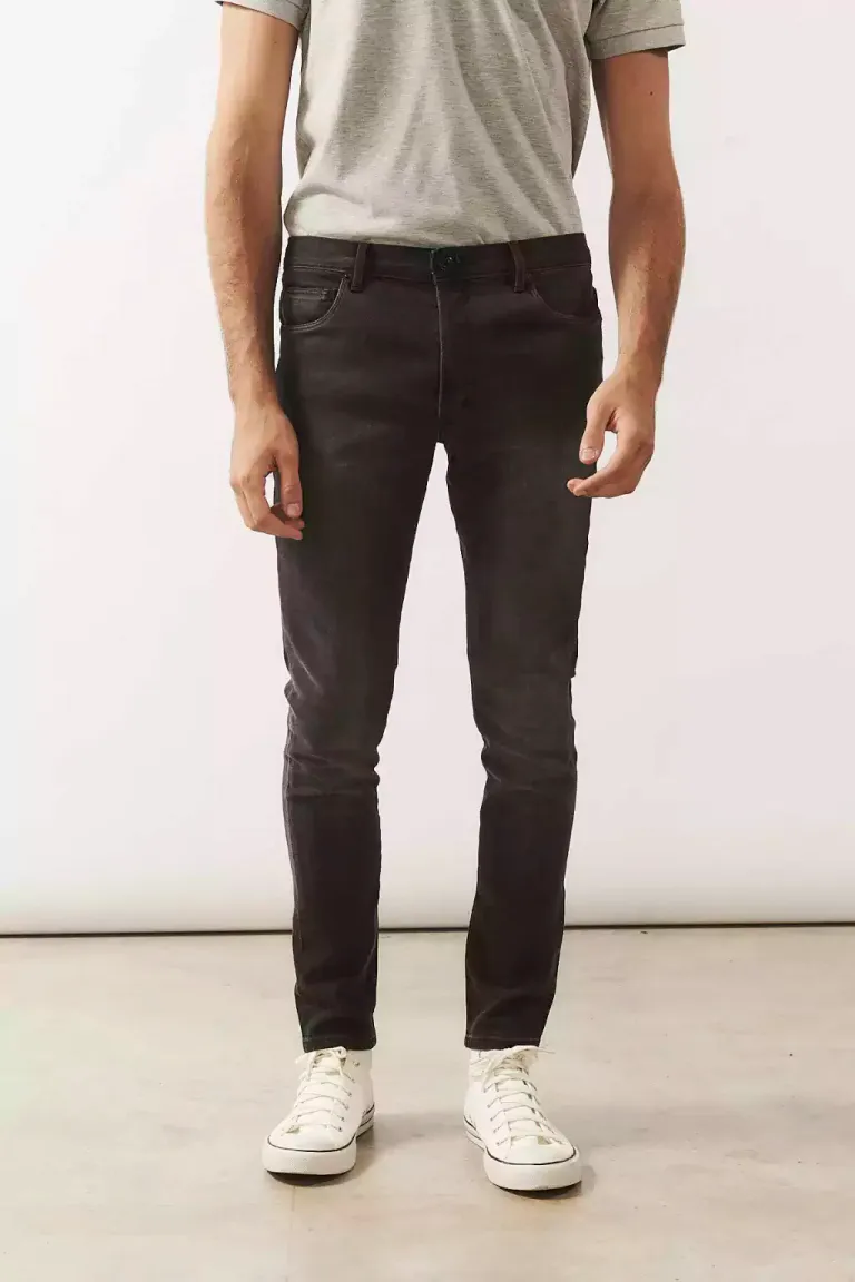 Pantalón de diseño slim y ajustado, con detalles en la cintura, elaborado en denim premium de Bensimon en Pantalones para argentina