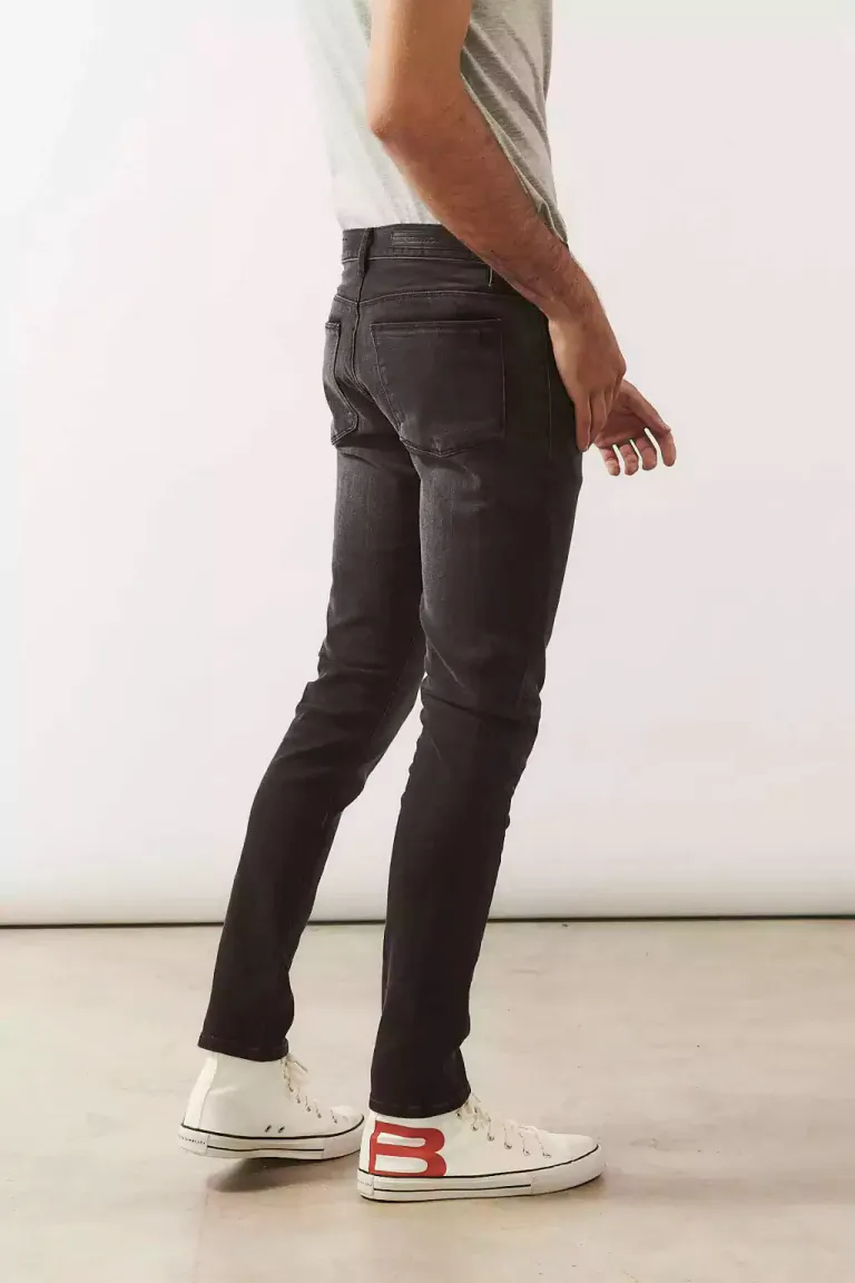 Pantalón de diseño slim y ajustado, con detalles en la cintura, elaborado en denim premium de Bensimon en Pantalones para argentina