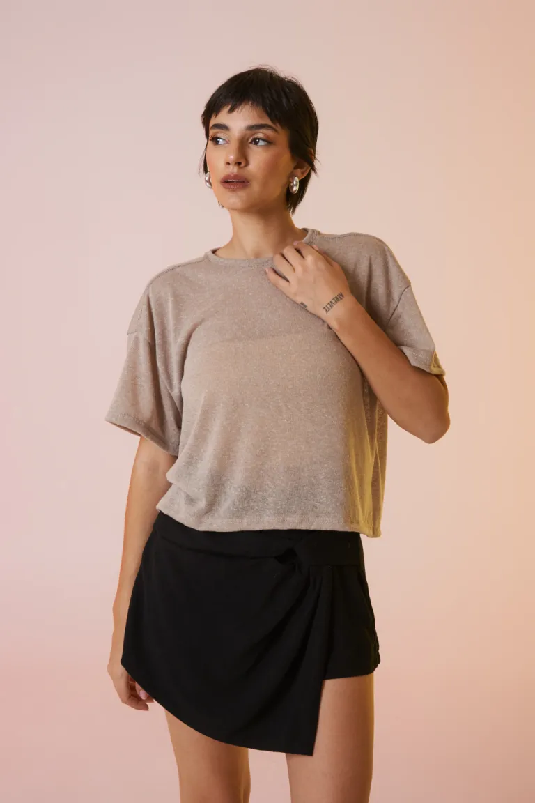 Remera de corte recto y manga corta en color beige para mujer de Apricot en Remeras para argentina