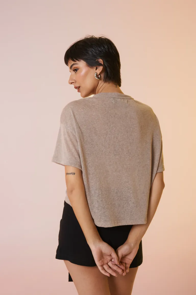 Remera de corte recto y manga corta en color beige para mujer de Apricot en Remeras para argentina