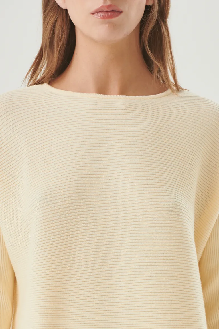 Suéter oversize acanalado horizontal en color amarillo de Sweet en Buzos y Sweaters para argentina