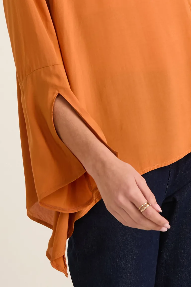 Blusa holgada con escote en v y detalle de tajo en mangas de Cuesta Blanca en Blusas para argentina