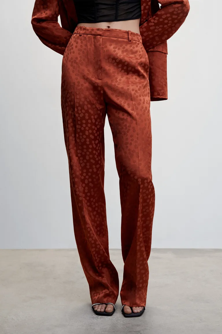 Pantalón satinado con topos de Mango en Pantalones para argentina