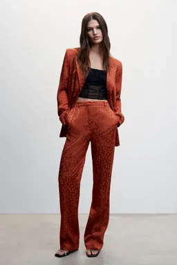Pantalón satinado con topos de Mango en Pantalones para argentina