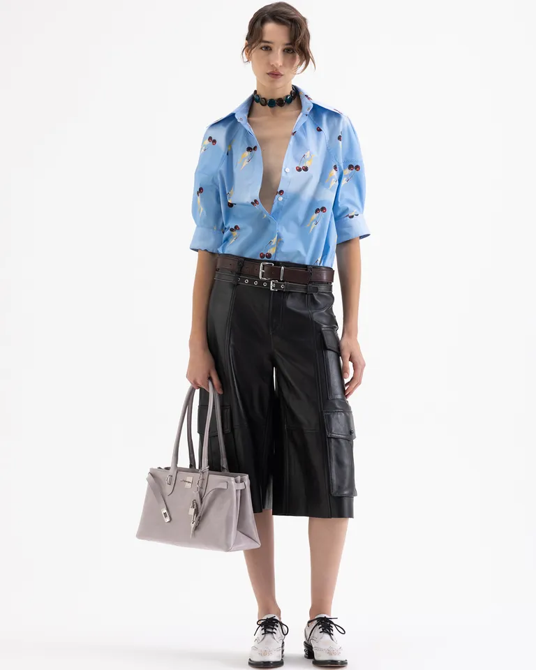 Camisa de mujer con estampado de cerezas mangas bombé y cartera oculta de Jazmin Chebar en Camisas para argentina